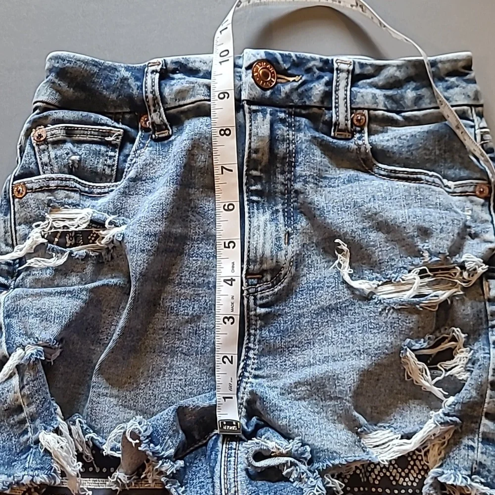 Women's AE Next Level Stretch Curvy Hi Rise Shortie Size 0 Distressed Shorts! - Picture 13 of 14